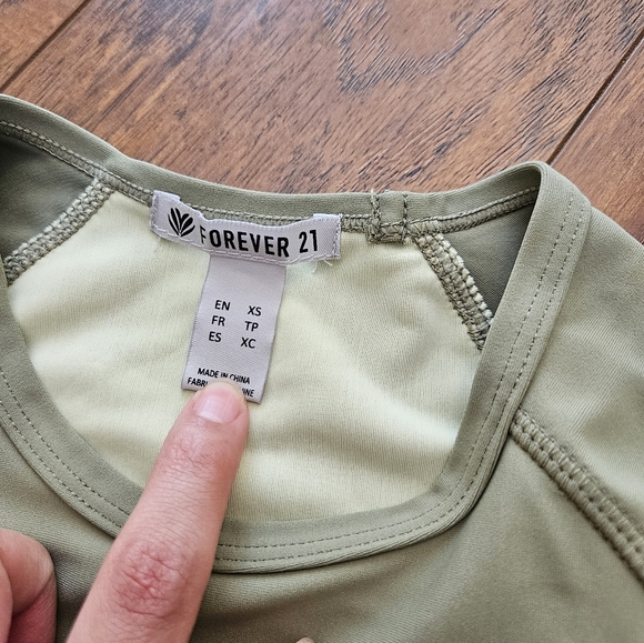 Forever 21 two-toned workout set - Picture 3 of 3